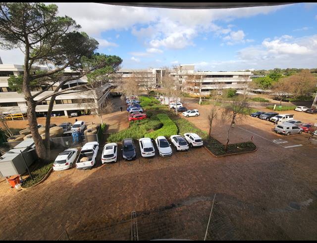 222M² OFFICE TO LET IN PINELANDS